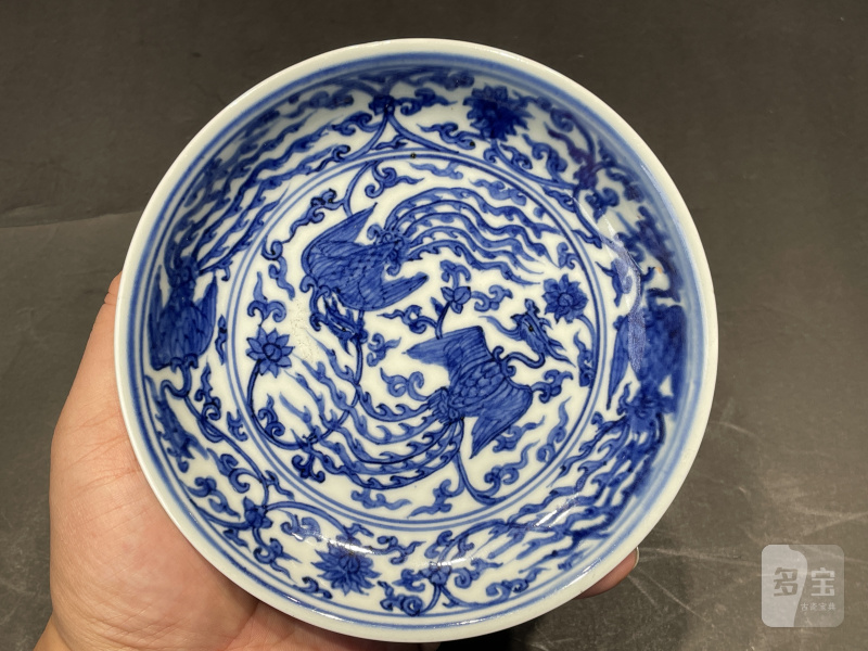 明嘉靖 青花外青花高仕内穿花凤纹盘 - 图2
